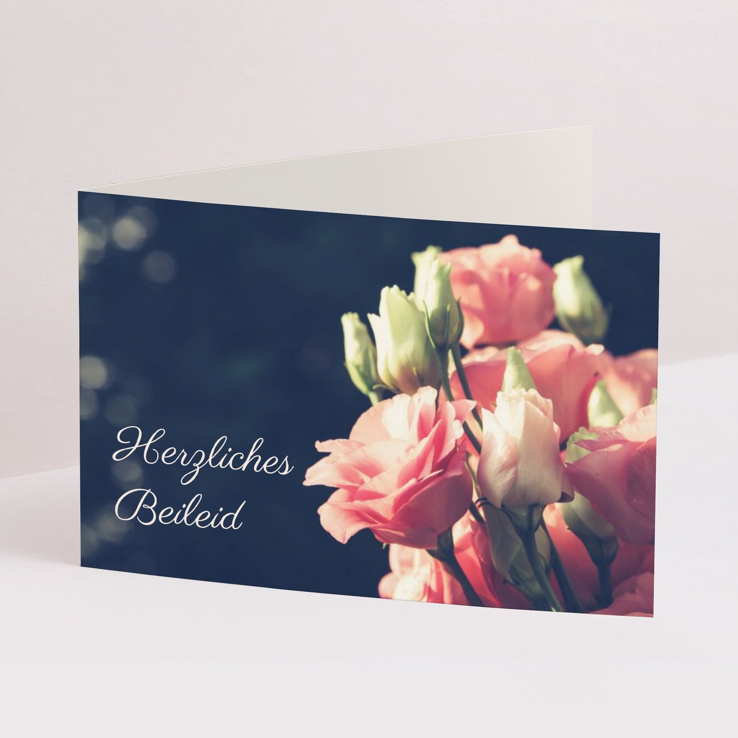 Kondolenzkarte Trauer Doppelflügel-Landschaft Rosen auf grauem Hintergrund foto N° 1