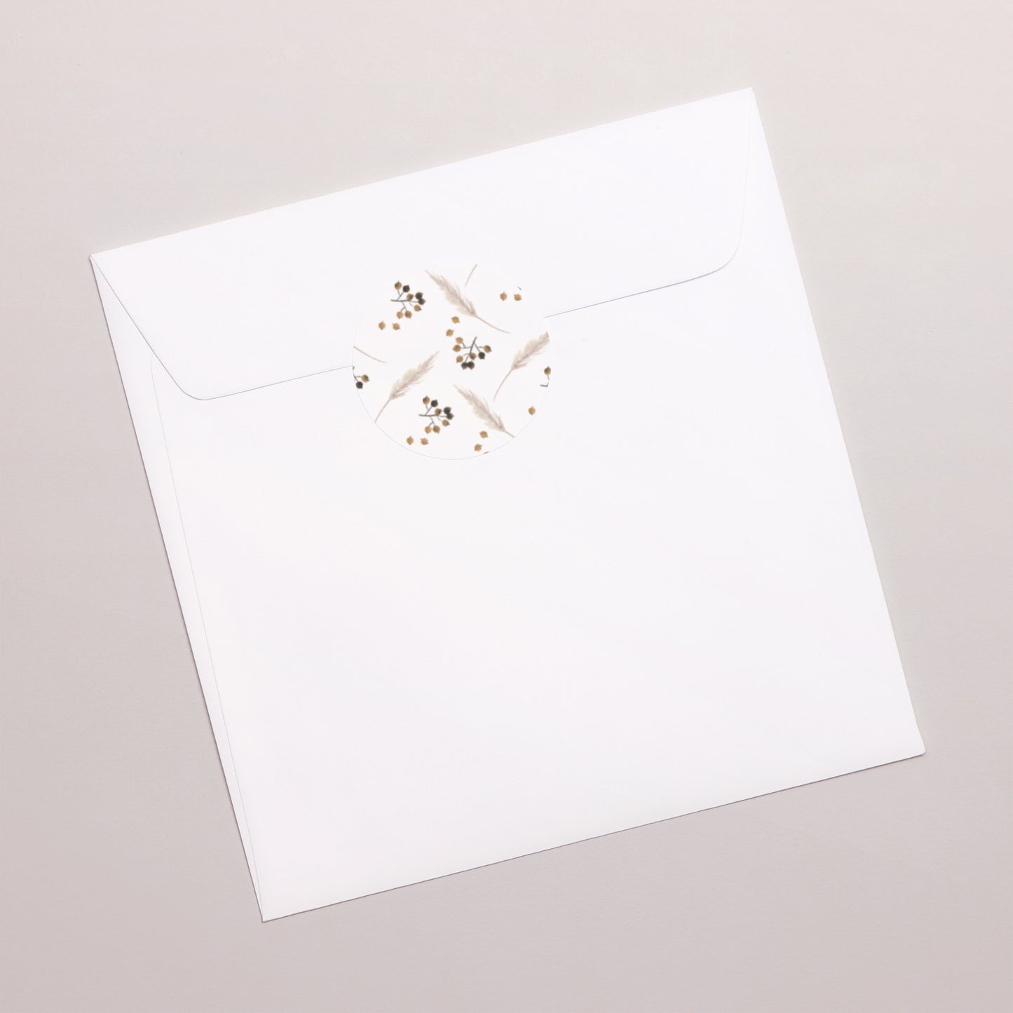 Sticker Geburt Rund Kuschelhase, Weidenkorb und Ball foto N° 3