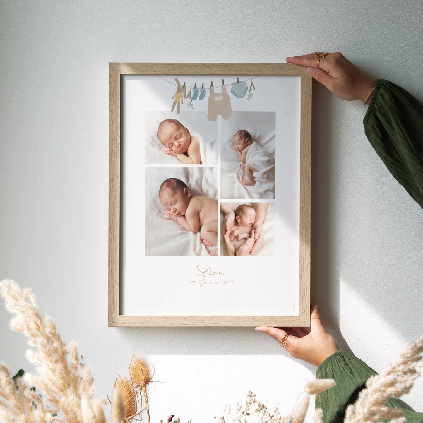 Poster Geburt Porträt Kleine Jungenkleidung auf der Wäscheleine foto N° 2