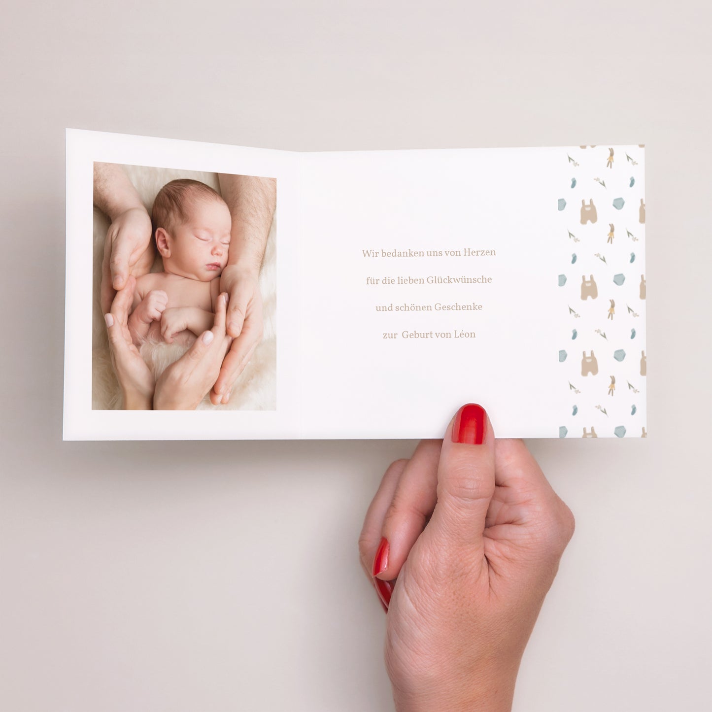 Dankeskarte Geburt Asymmetrische Zweiflügeltür Kleine Jungenkleidung auf der Wäscheleine foto N° 2