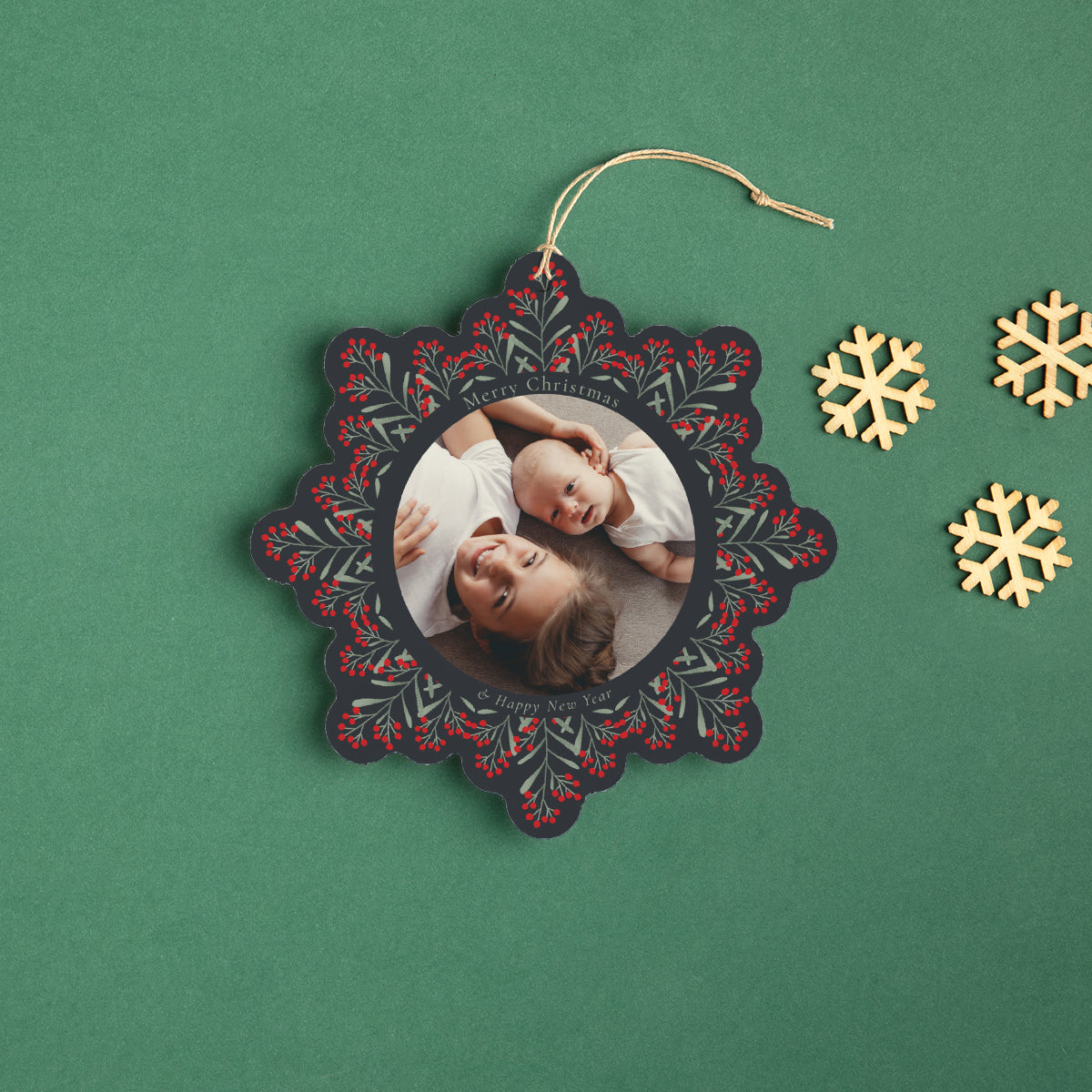 Weihnachtskarte Weihnachten Schwebende Schneeflocke Flockenstrang und Kugel foto N° 3