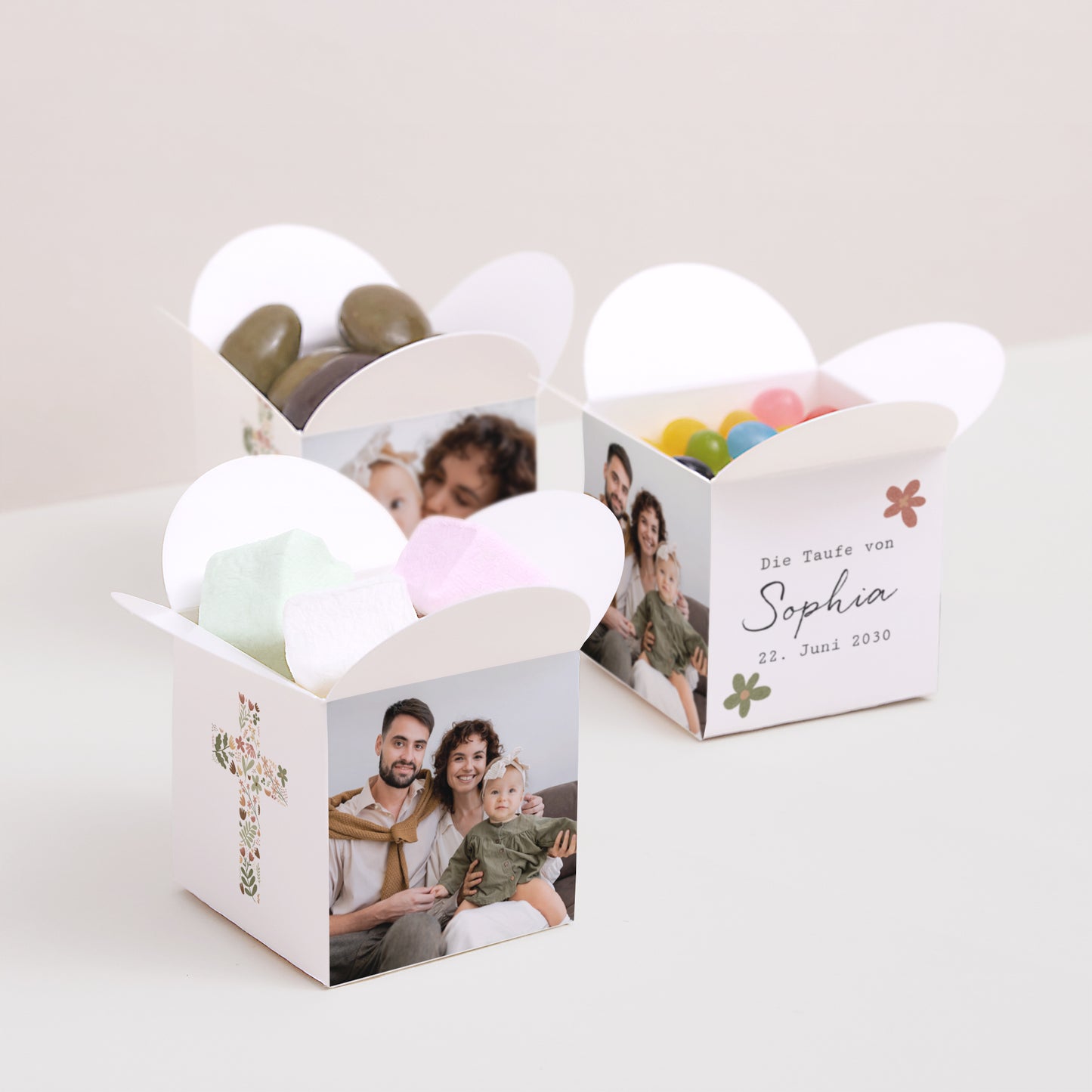 Geschenkbox Taufe Schmetterlingsöffnung Blumenkreuz foto N° 3