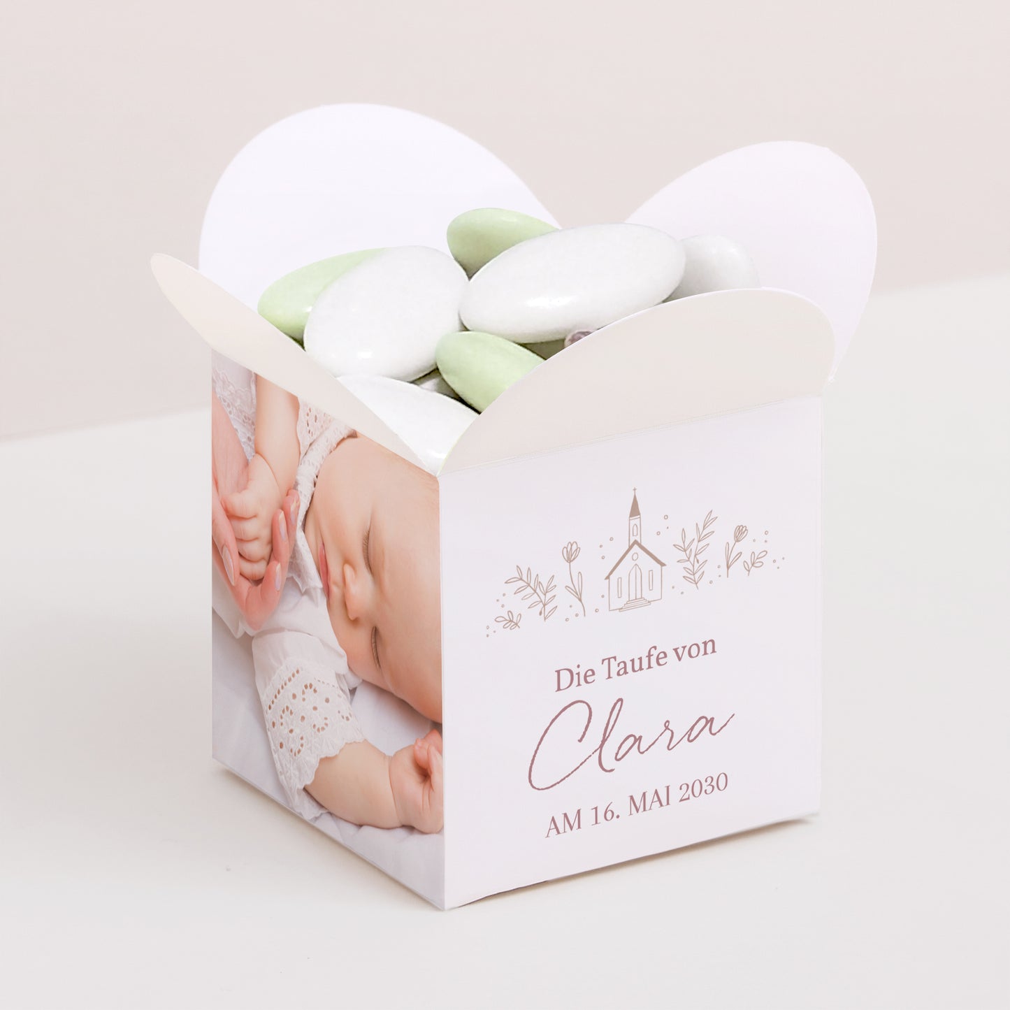 Geschenkbox Taufe Schmetterlingsöffnung Kirche mit rosafarbener Kreide foto N° 1