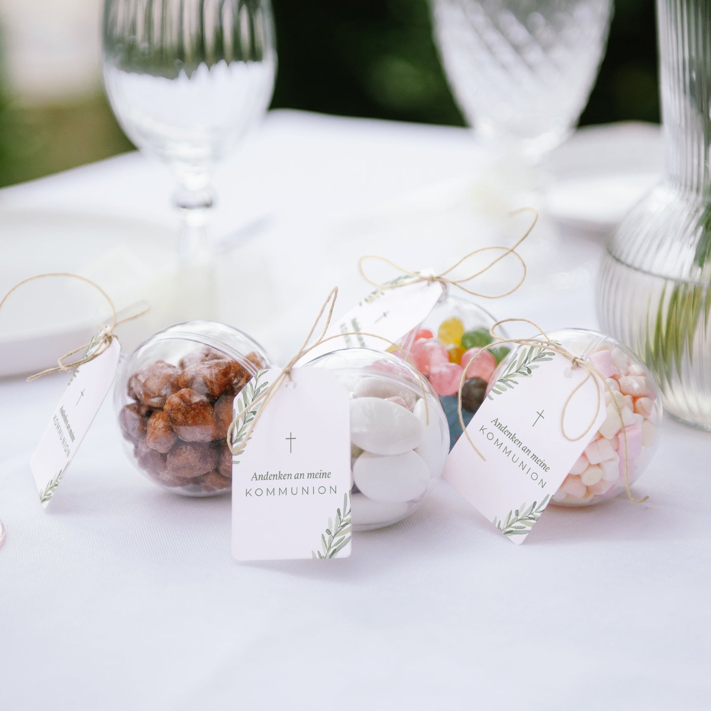 Geschenkbox Kommunion Ball mit Wimpel-Etikett Olivenbaumkranz foto N° 2