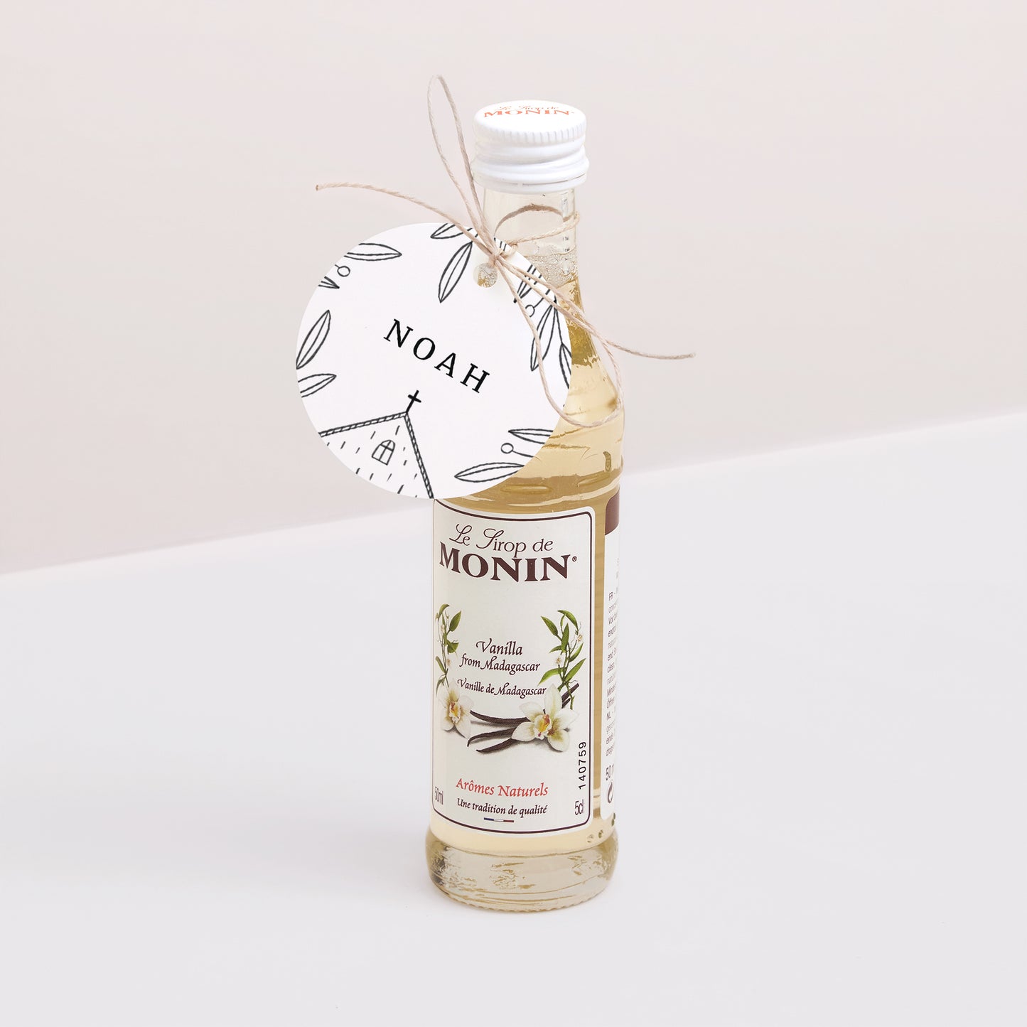 Vorgelochtes Etikett Kommunion Runde Kirche im Bleistiftstil foto N° 3