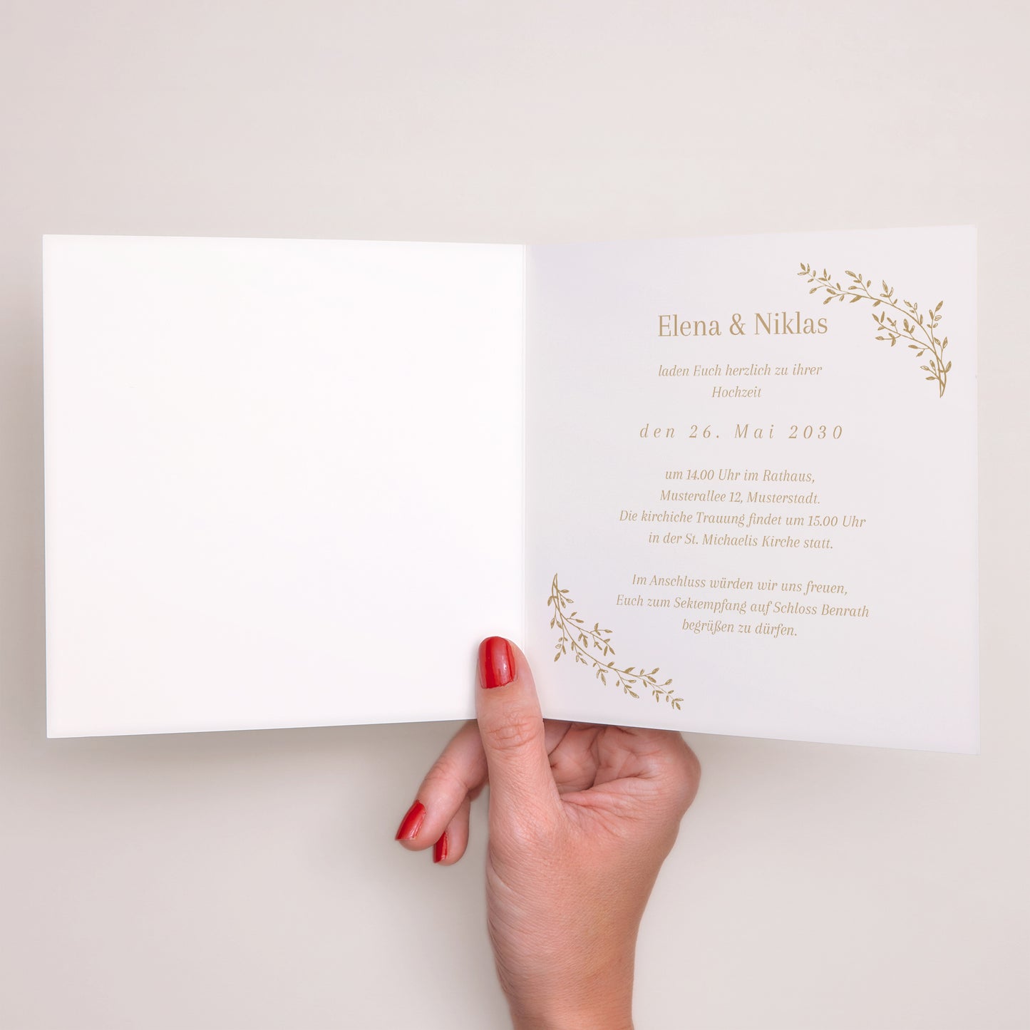 Hochzeitseinladung Doppelflügelfenster goldener Blumenkranz foto N° 2