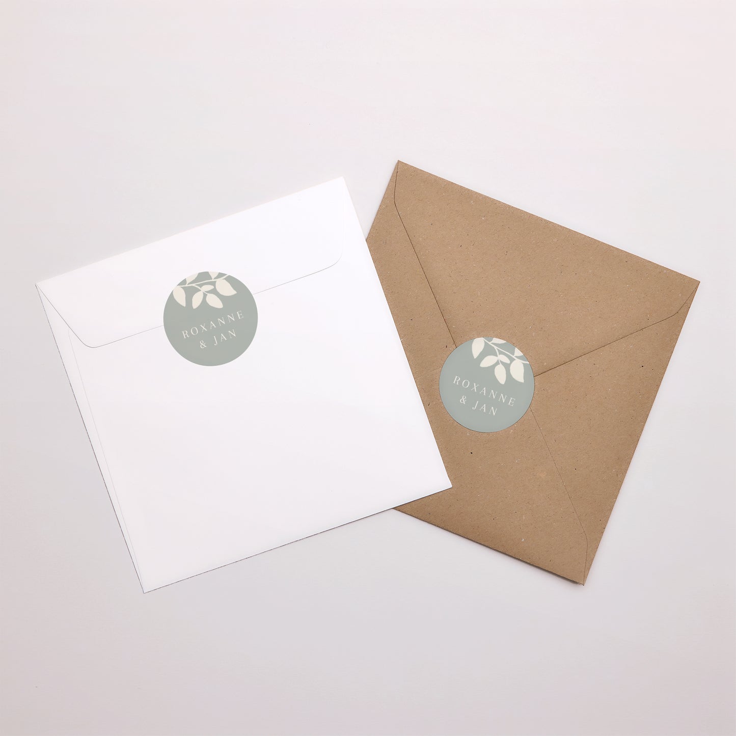 Sticker Hochzeit Rund Romantische Zärtlichkeit. foto N° 3