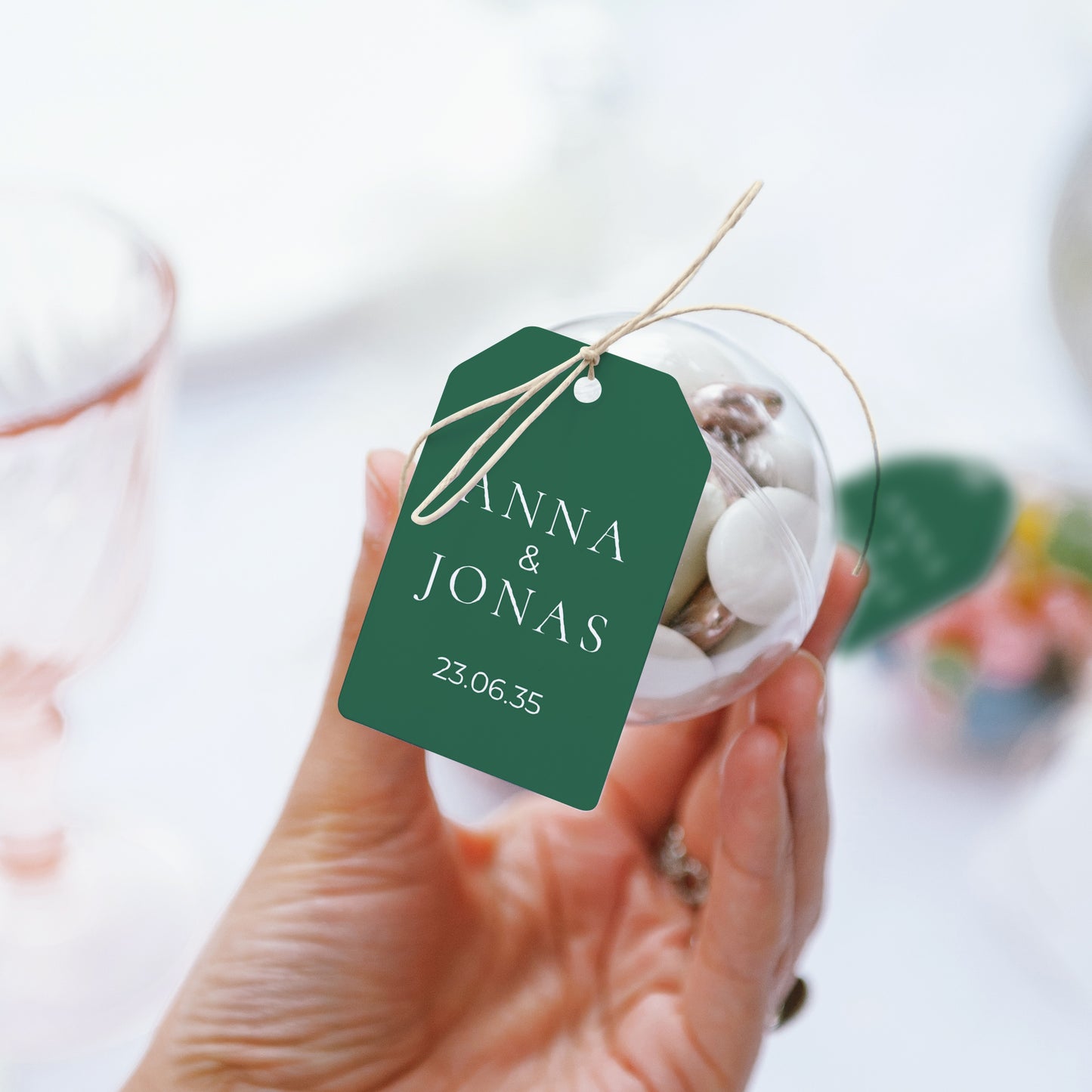 Geschenkbox Hochzeit Ball mit Wimpel-Etikett Willkommen an unserem Tisch. foto N° 3