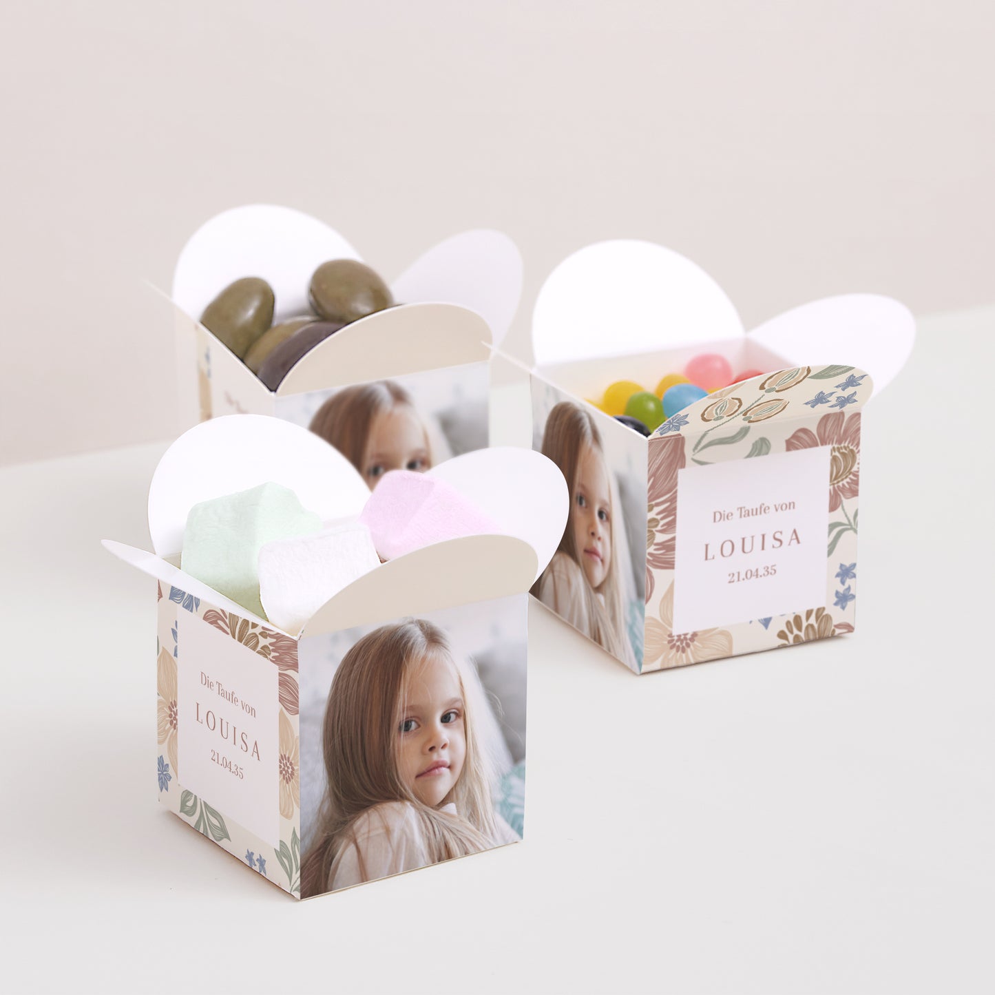 Geschenkbox Taufe Schmetterlingsöffnung Gekritzelte Blumen foto N° 3