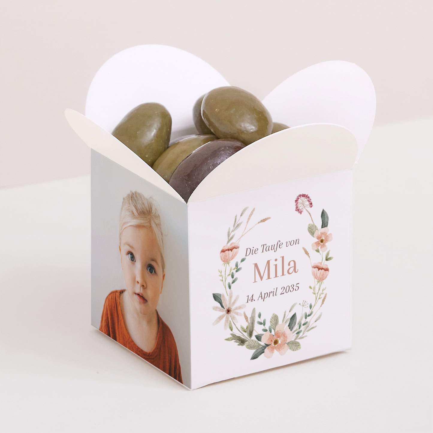 Geschenkbox Taufe Schmetterlingsöffnung Blumenkranz foto N° 1