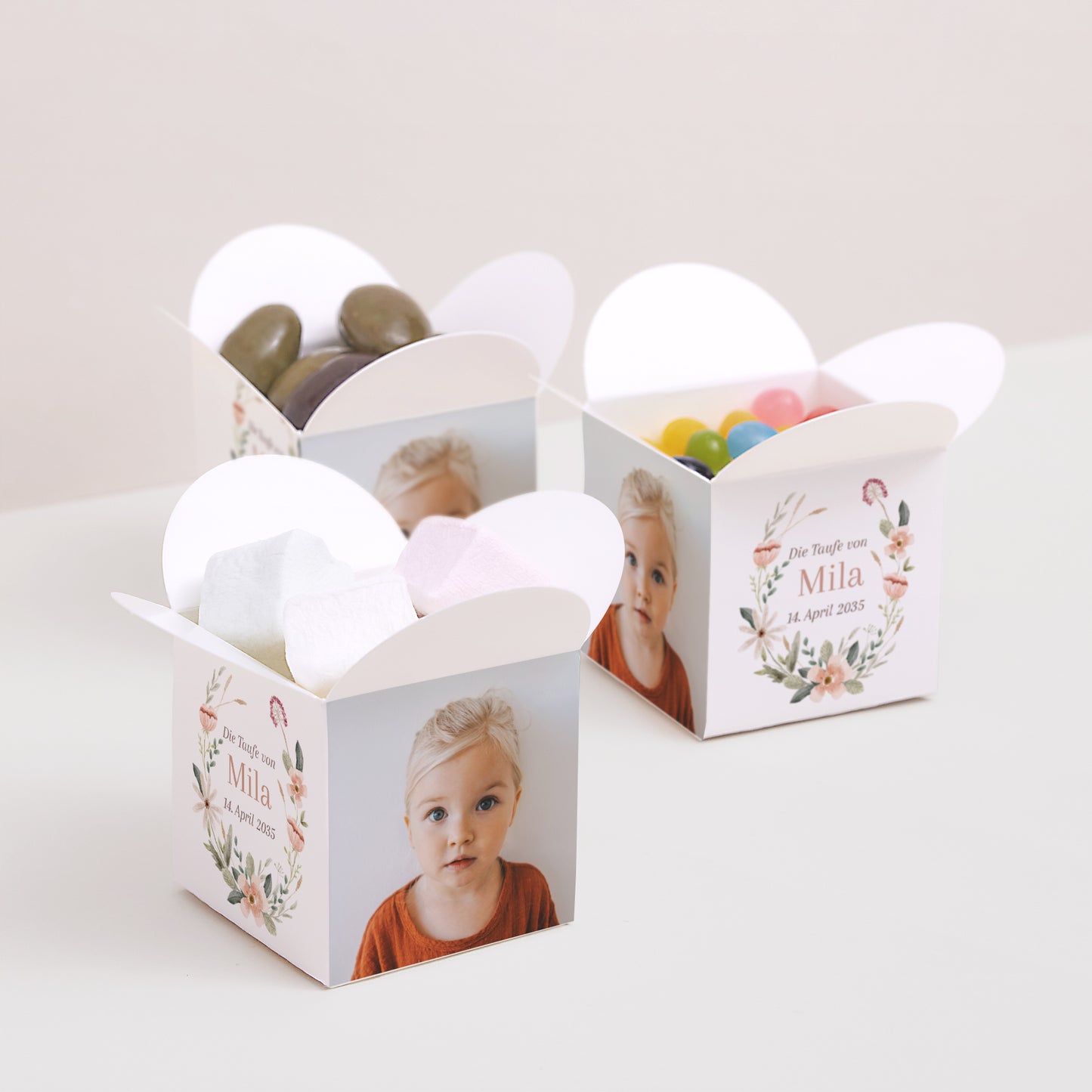 Geschenkbox Taufe Schmetterlingsöffnung Blumenkranz foto N° 3