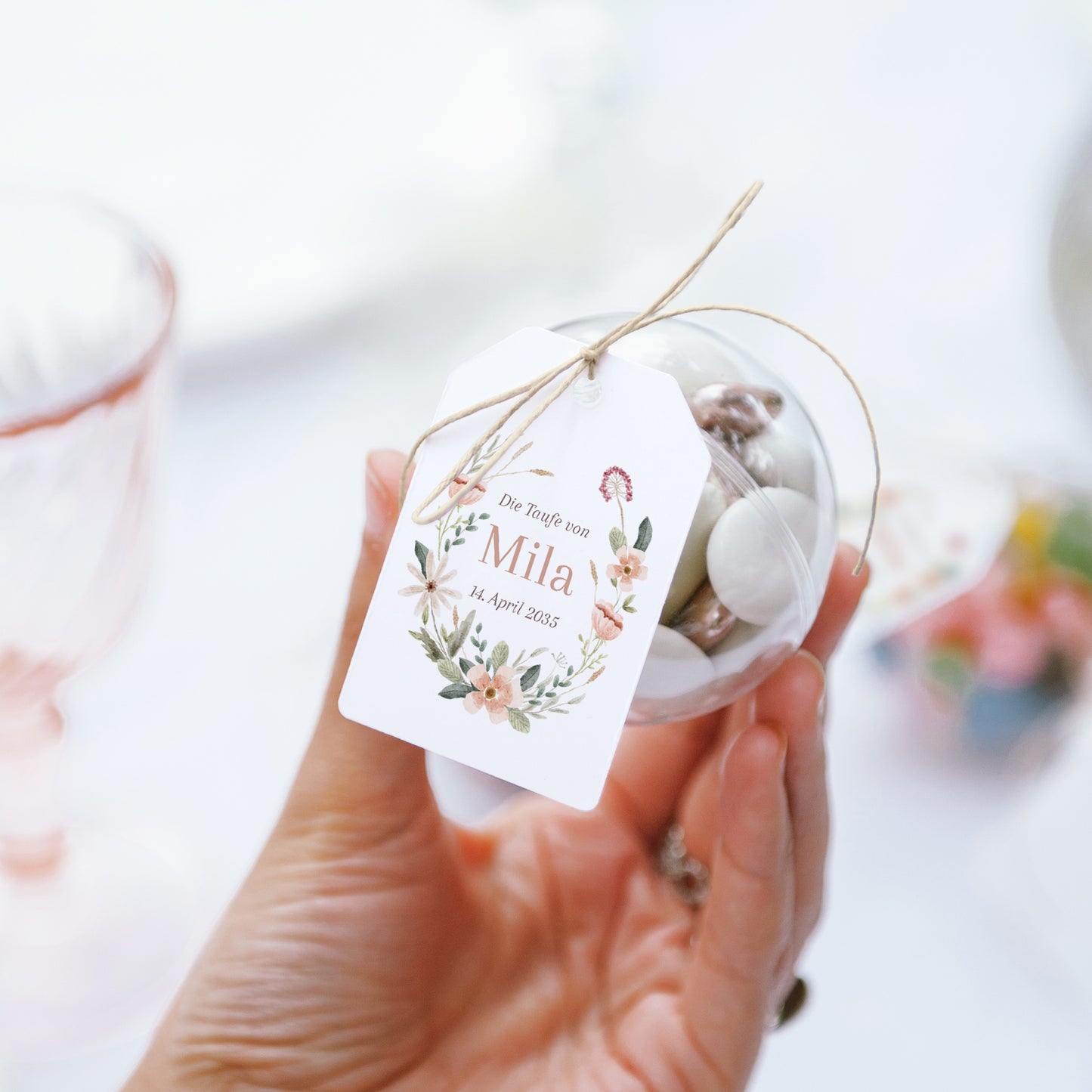 Geschenkbox Taufe Ball mit Wimpel-Etikett Blumenkranz foto N° 3