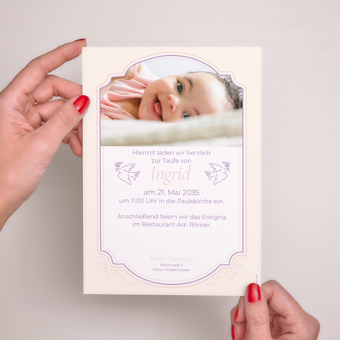 Taufeinladung Porträt Zärtlichkeit und Taufe foto N° 3