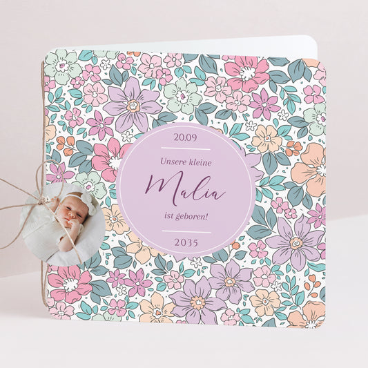 Geburtskarte Doppel-Quadrateinschlag, abgerundete Ecken, runde Etikette Baumwollblume foto