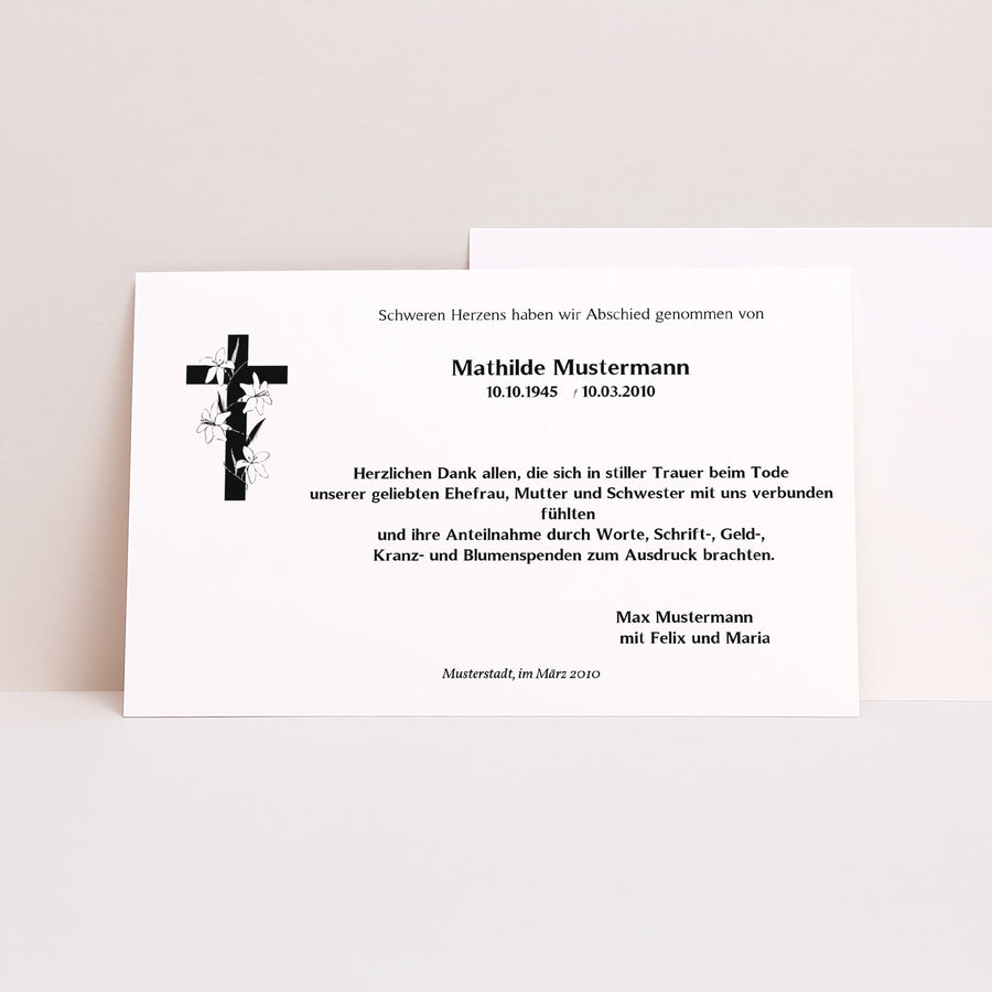 Dankeskarte Trauer Landschaft Gewickeltes Kreuz foto