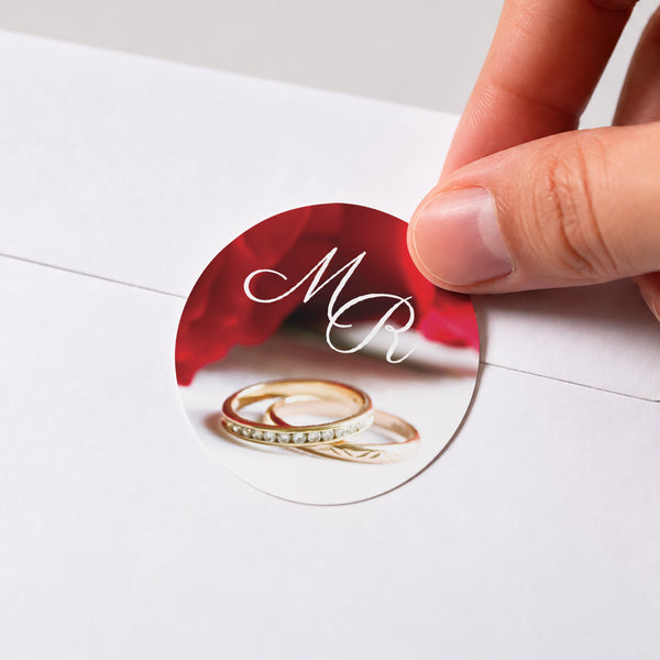 Sticker Hochzeit Rund Rote Rosen und Eheringe foto