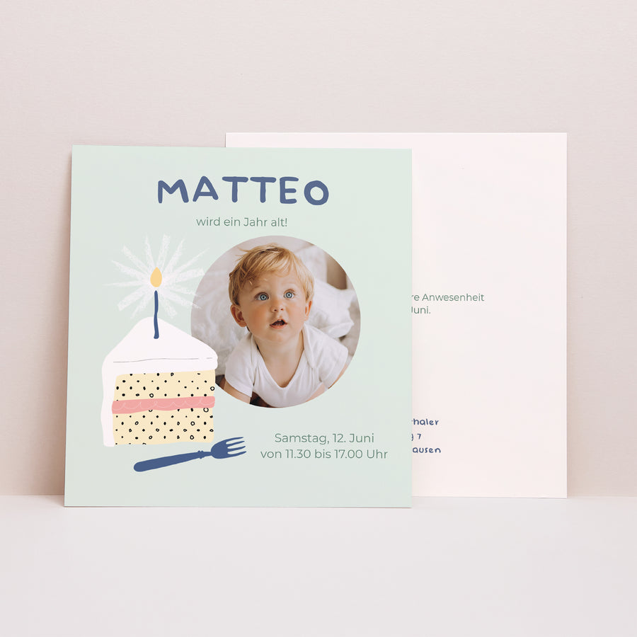 Beilegekarte Kindergeburtstag Quadrat Die Kirsche auf dem Kuchen foto