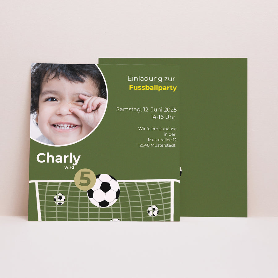 Beilegekarte Kindergeburtstag Quadrat Fußballspiel foto