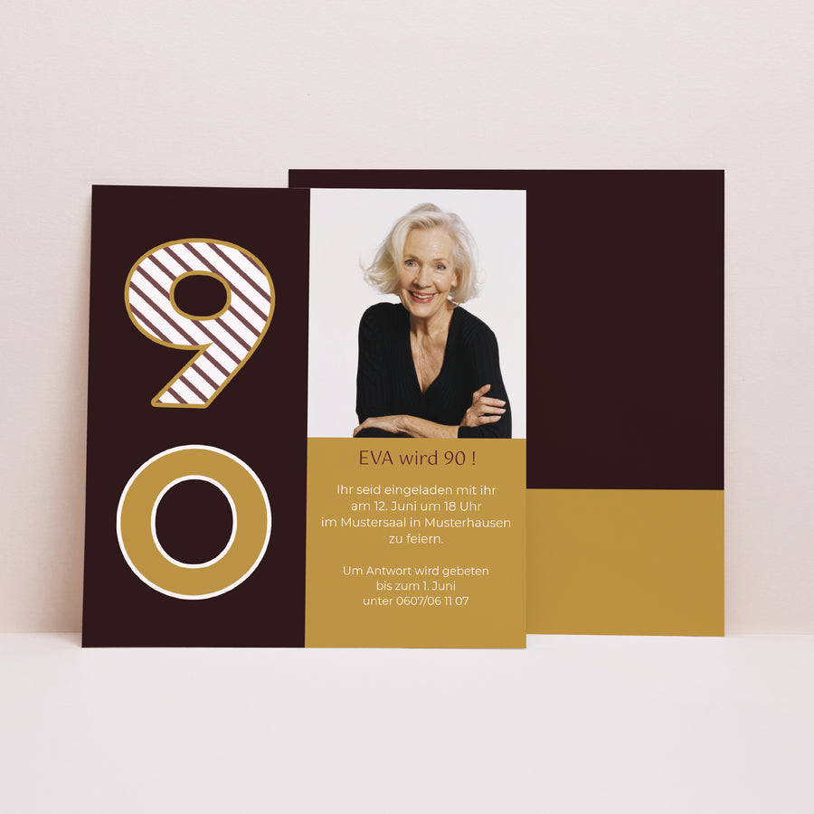 Beilegekarte Geburtstag Erwachsener Quadrat 90 Jahre in Gold foto