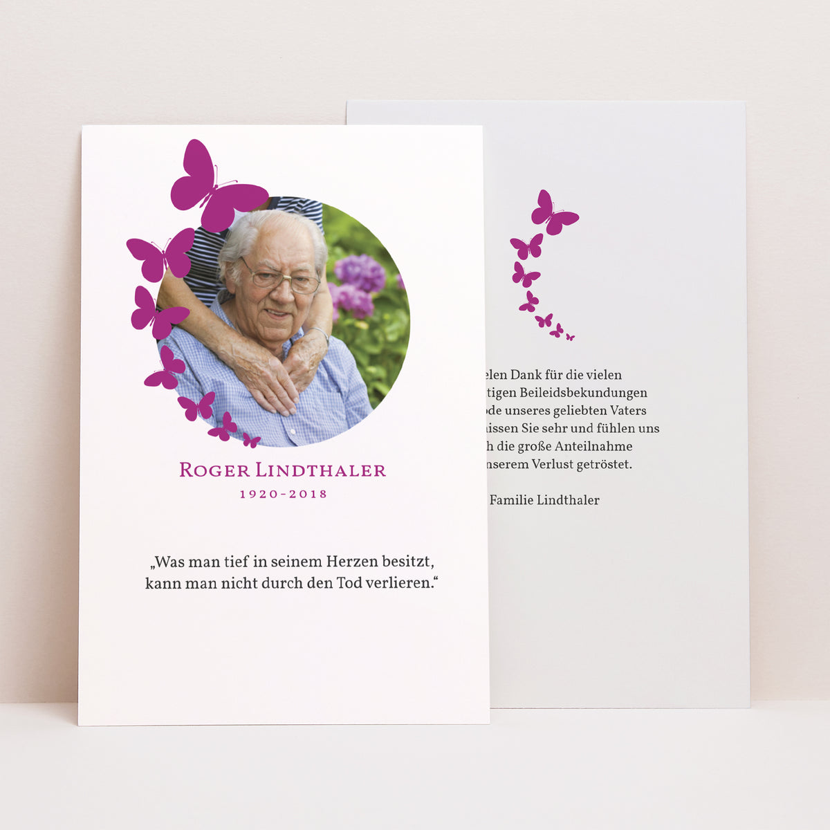 Trauerkarte PortraitPorträt Violette Schmetterlinge foto