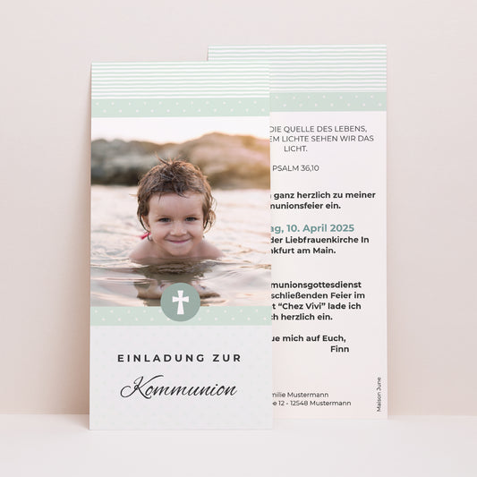 Einladungskarte Kommunion Panoramatisches Porträt Blaues Muster Sterne foto