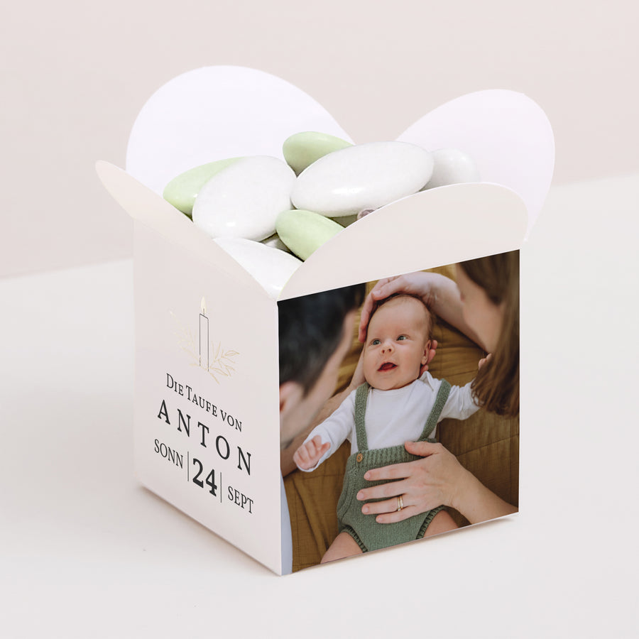 Geschenkbox Taufe Schmetterlingsöffnung Leuchtend foto