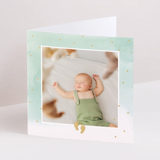 Geburtskarte Doppelflügiges Quadrat Kleine goldene Füße foto