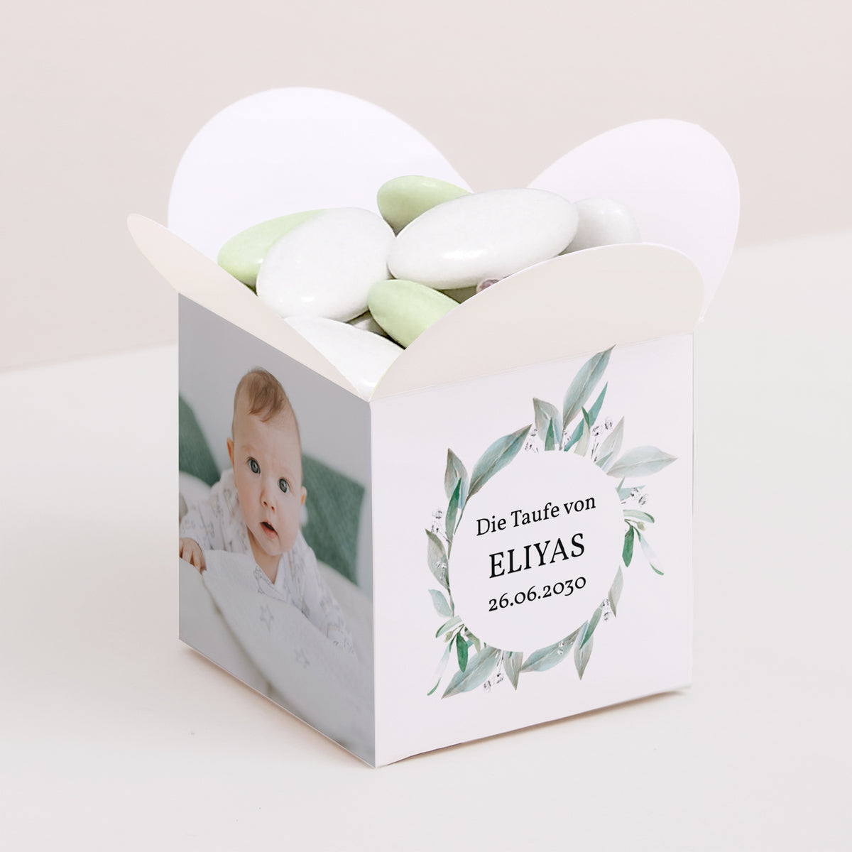 Geschenkbox Taufe Schmetterlingsöffnung Blumenkranz II foto