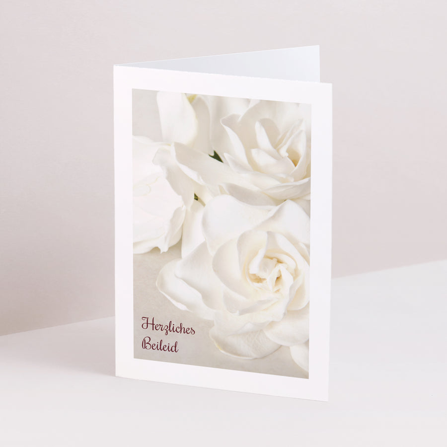Kondolenzkarte Trauer Doppelter Porträtflügel Weiße Blumen foto