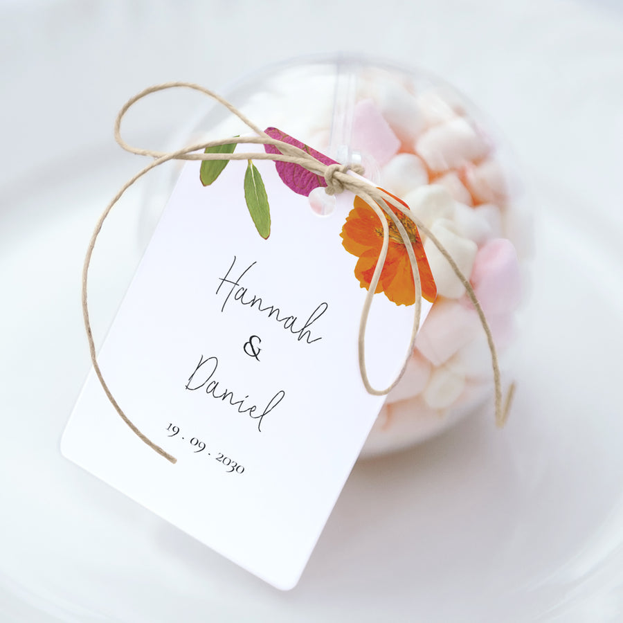 Geschenkbox Hochzeit Ball mit Wimpel-Etikett Herbarium-Blüten foto