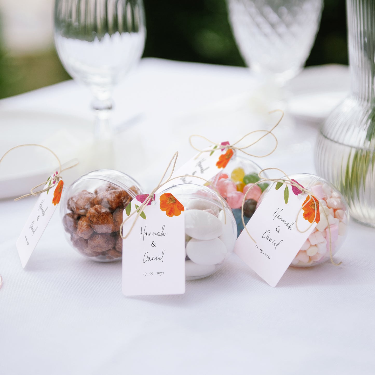 Geschenkbox Hochzeit Ball mit Wimpel-Etikett Herbarium-Blüten foto N° 2