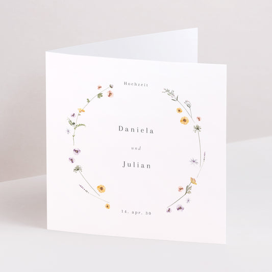 Hochzeitseinladung Doppelflügiges Quadrat Krone kleine Blumen foto