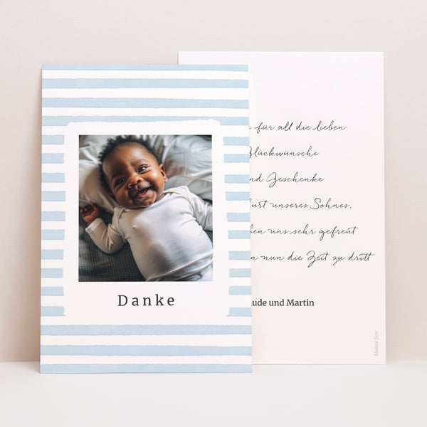 Dankeskarte Geburt PortraitPorträt Himmelblaue Streifen foto