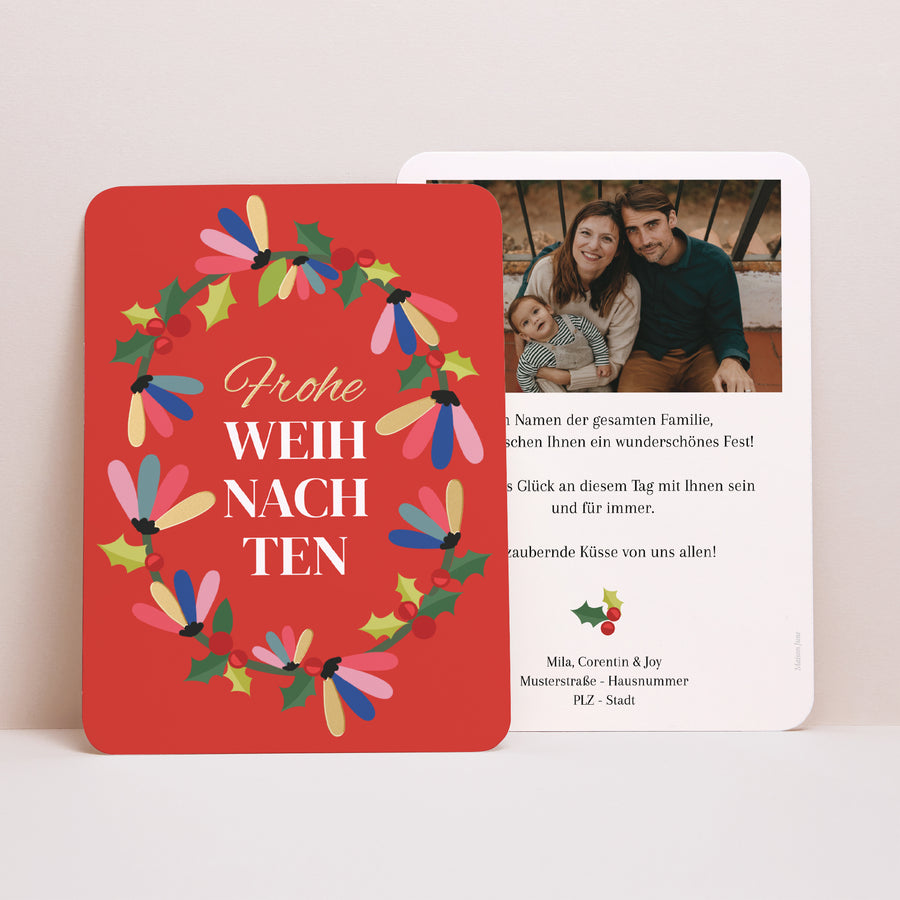 Weihnachtskarte Weihnachten Porträt, abgerundete Kanten Weihnachtskranz roter Hintergrund foto