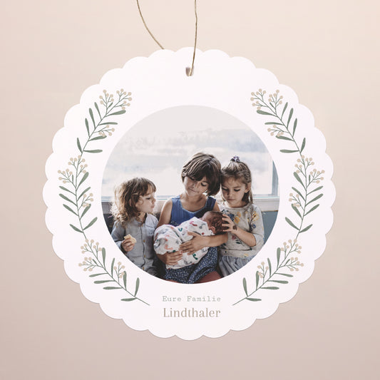 Weihnachtskarte Weihnachten Zum Aufhängen Flockenstrang und Kugel foto