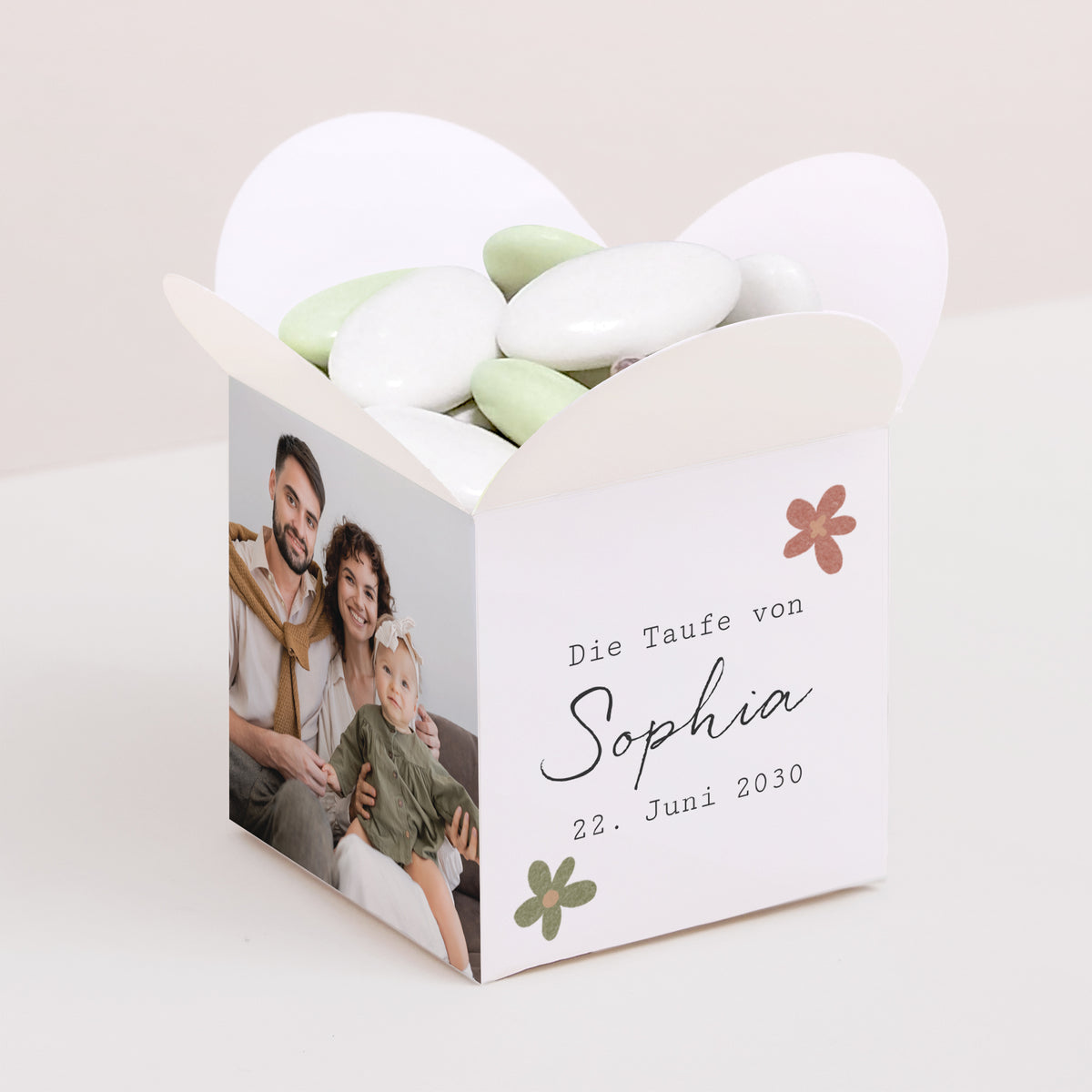 Geschenkbox Taufe Schmetterlingsöffnung Blumenkreuz foto