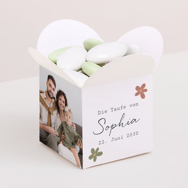 Geschenkbox Taufe Schmetterlingsöffnung Blumenkreuz foto