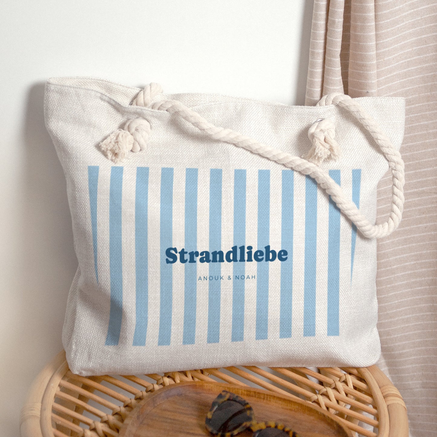 Strandtasche Objekte Griff in Seil Liebe am blauen Strand foto N° 1