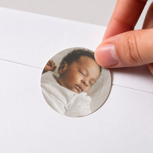 Sticker Geburt Rund Zeitloses Weiß foto