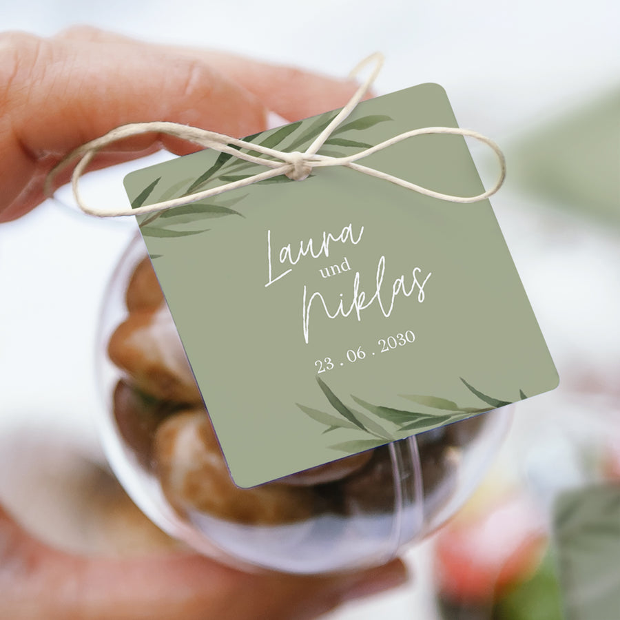 Geschenkbox Hochzeit Kugel mit quadratischem Etikett Olivenblätter foto