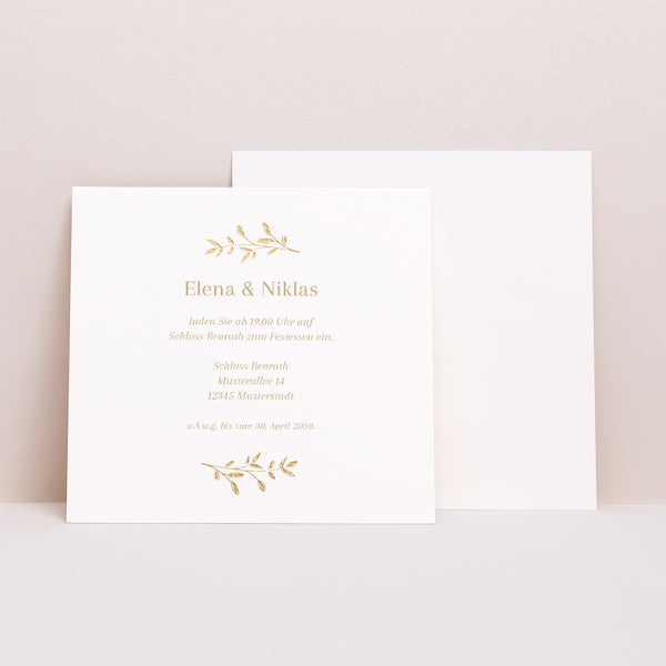 Einladungskarte Hochzeit Quadrat goldener Blumenkranz foto