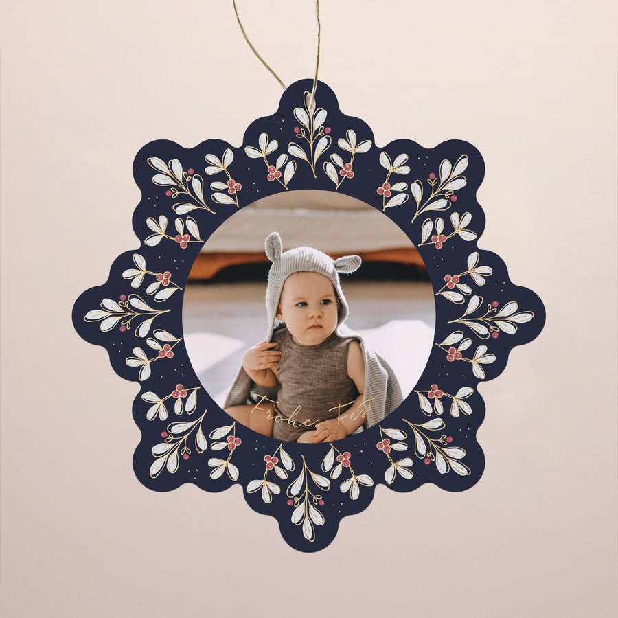 Weihnachtskarte Weihnachten Schwebende Schneeflocke Ein kuscheliger Winter foto