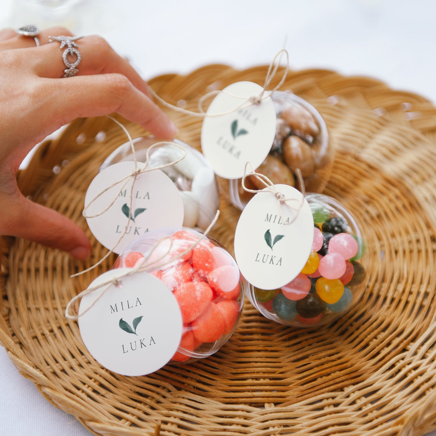 Geschenkbox Hochzeit Kugel mit runder Etikette Pflanzenkranz foto N° 2