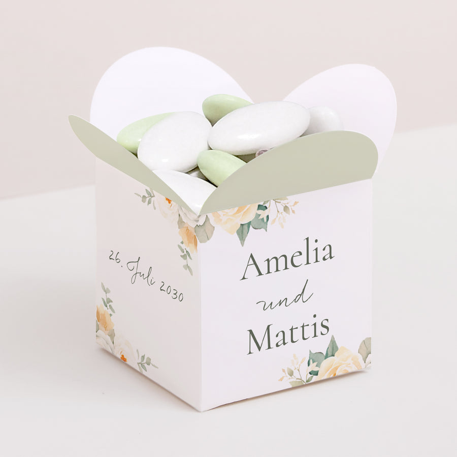 Geschenkbox Hochzeit Schmetterlingsöffnung Romantischer Blumenstrauß foto