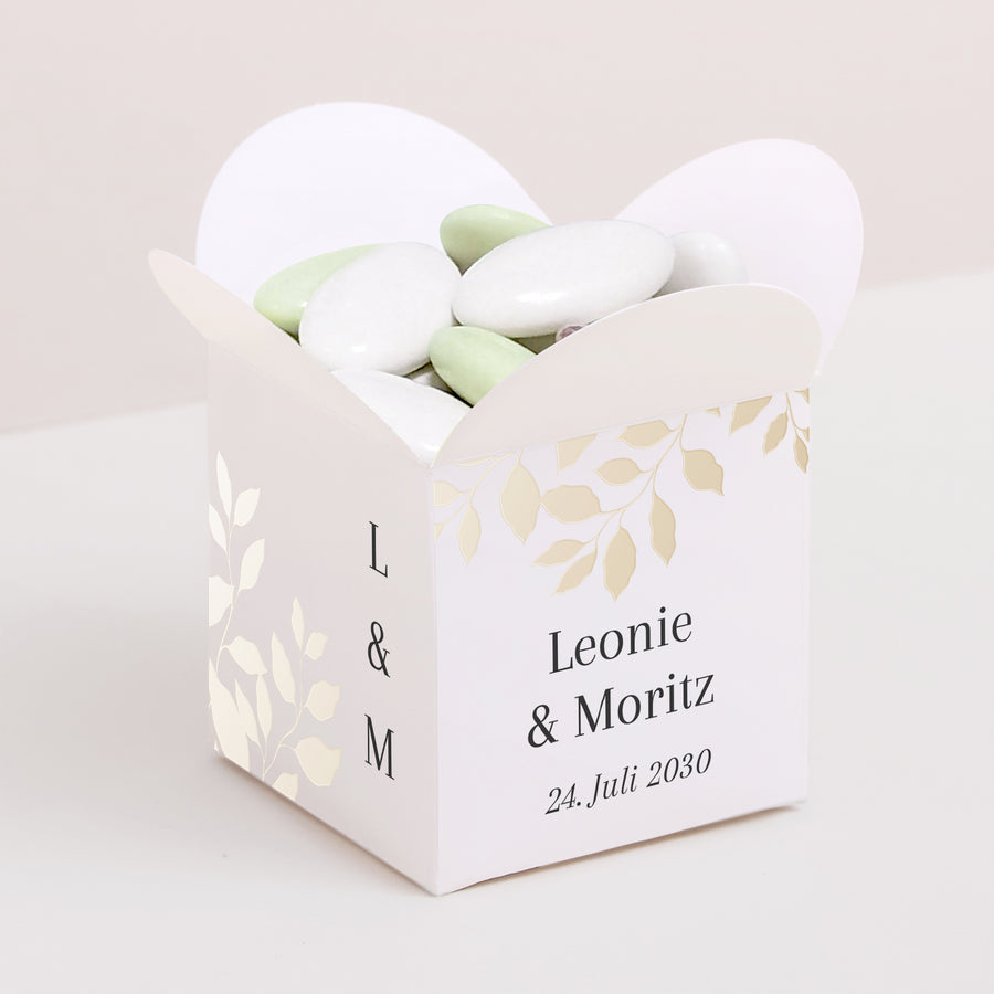 Geschenkbox Hochzeit Schmetterlingsöffnung goldenes Laub foto