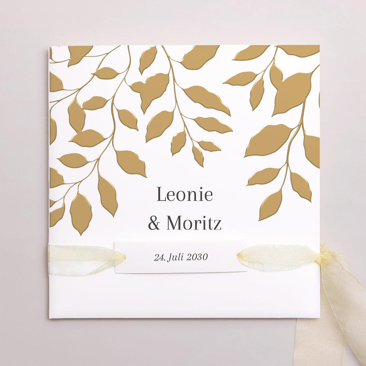 Hochzeitseinladung Quadratische Hülle, 3 Karten, Etikett goldenes Laub foto