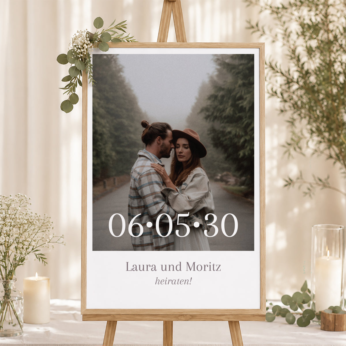 Begrüßungstafel Hochzeit Porträt 60 x 90 cm Mama und Papa heiraten foto N° 1