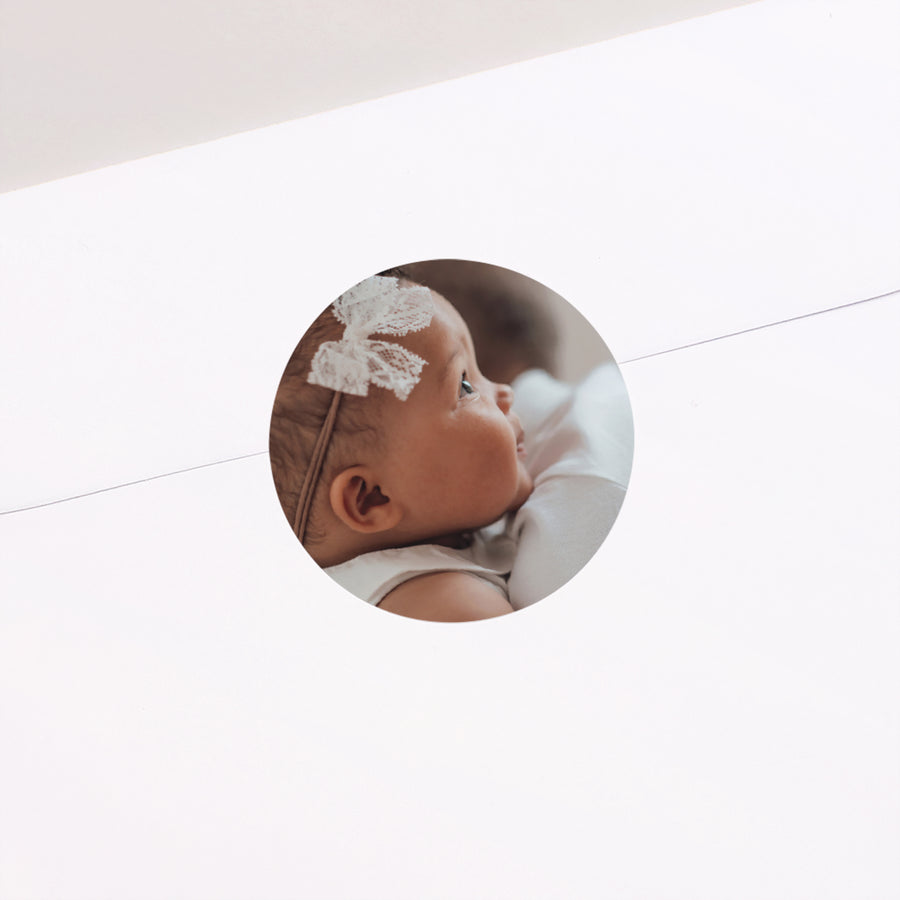 Sticker Taufe Rund Knuddle mich voll mit Küssen. foto