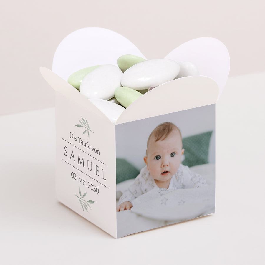 Geschenkbox Taufe Schmetterlingsöffnung foto