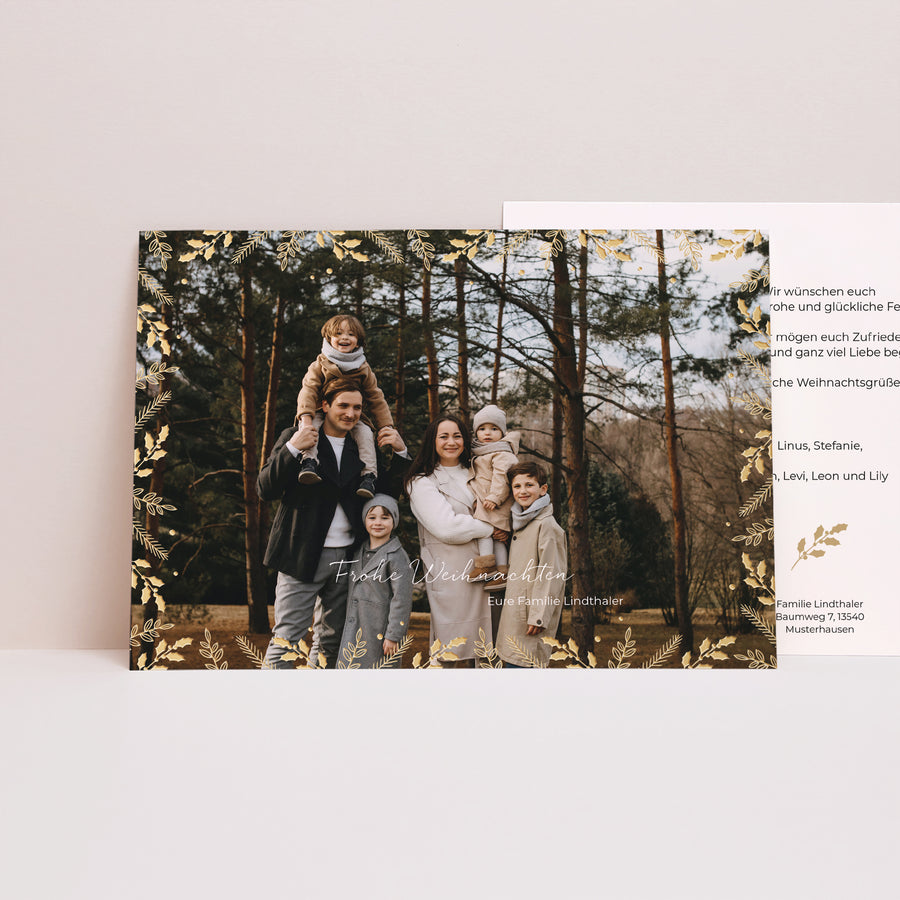 Weihnachtskarte Weihnachten Landschaft Rahmen goldene Blätter foto